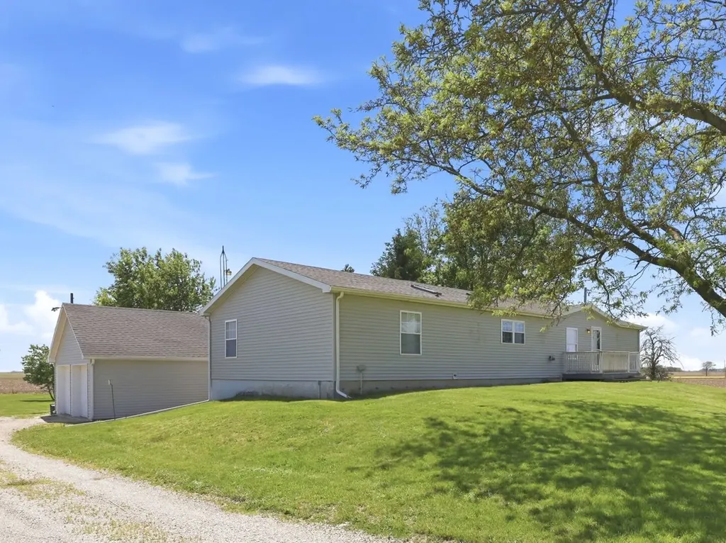 10078 State Route 9 Hoopeston IL 60942