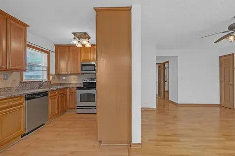 9449 Kelvin Lane Schiller Park IL 60176