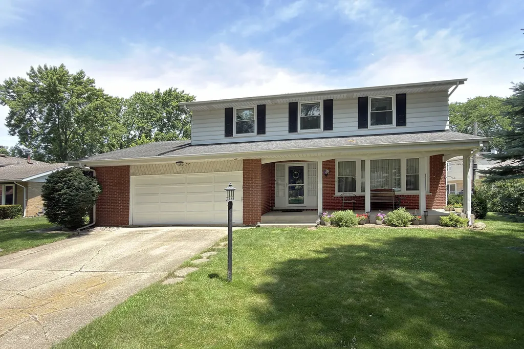2022 East Woodview Drive Mount Prospect IL 60056