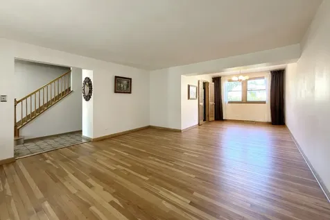 2022 East Woodview Drive Mount Prospect IL 60056