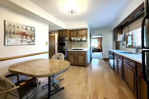 2022 East Woodview Drive Mount Prospect IL 60056