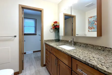 2022 East Woodview Drive Mount Prospect IL 60056