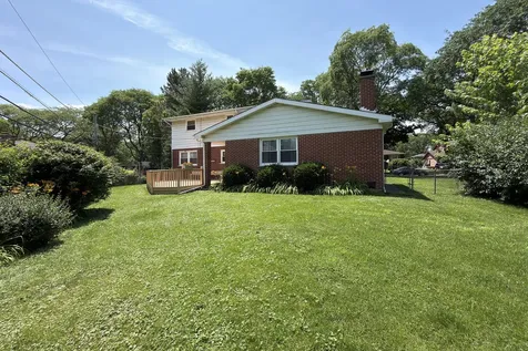 2022 East Woodview Drive Mount Prospect IL 60056