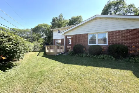 2022 East Woodview Drive Mount Prospect IL 60056
