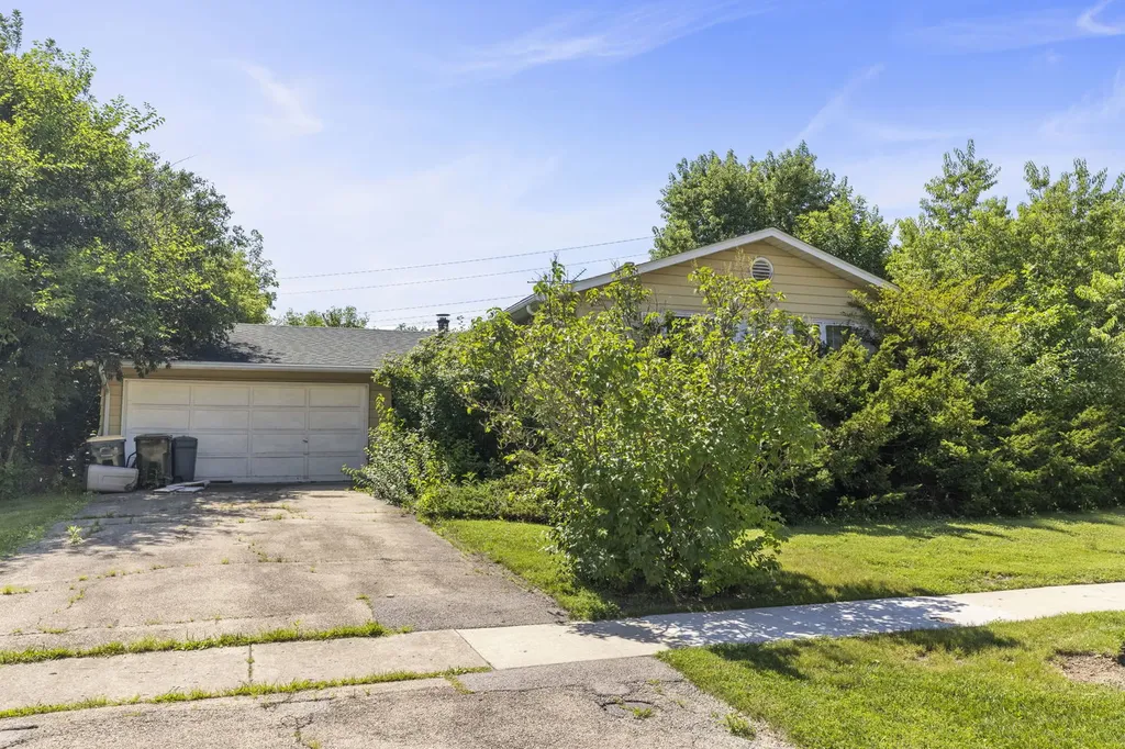 6104 Tyler Drive Woodridge IL 60517