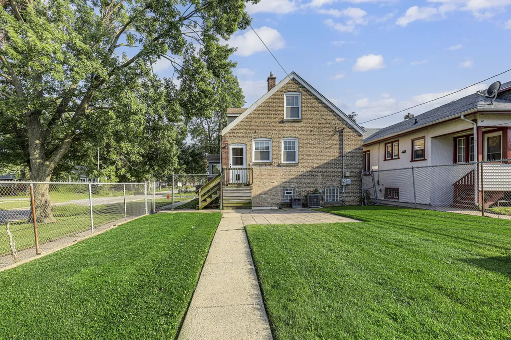 11924 Longwood Drive Blue Island IL 60406
