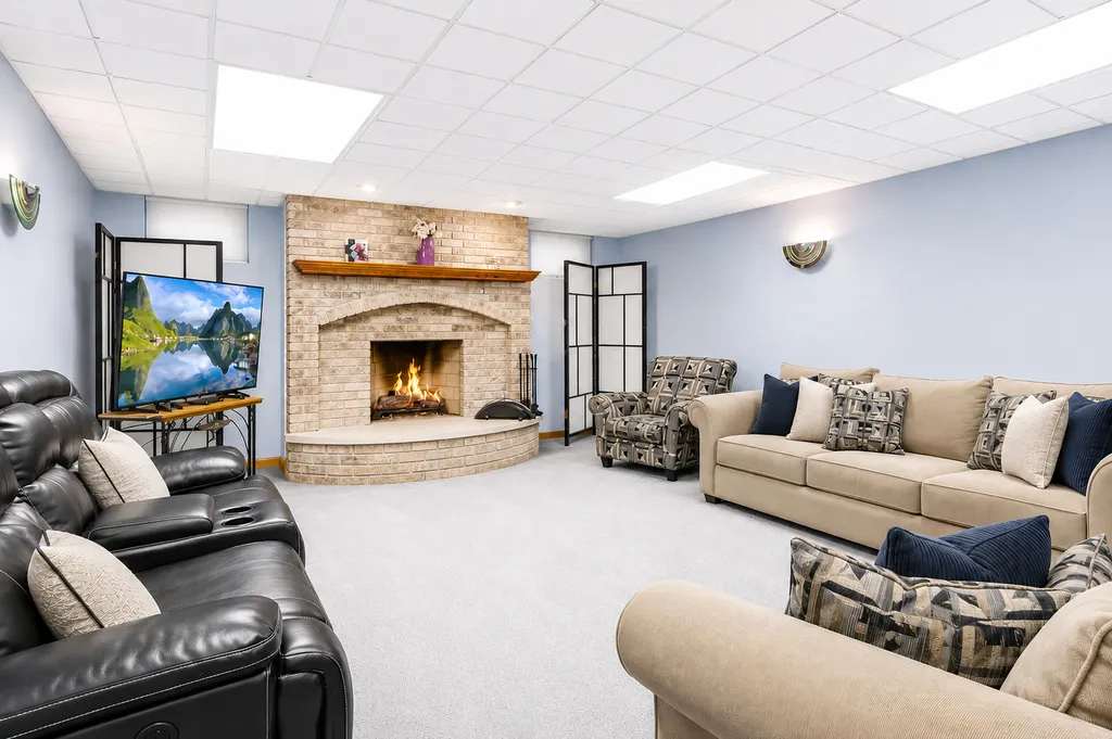 6904 Irish Court Darien IL 60561