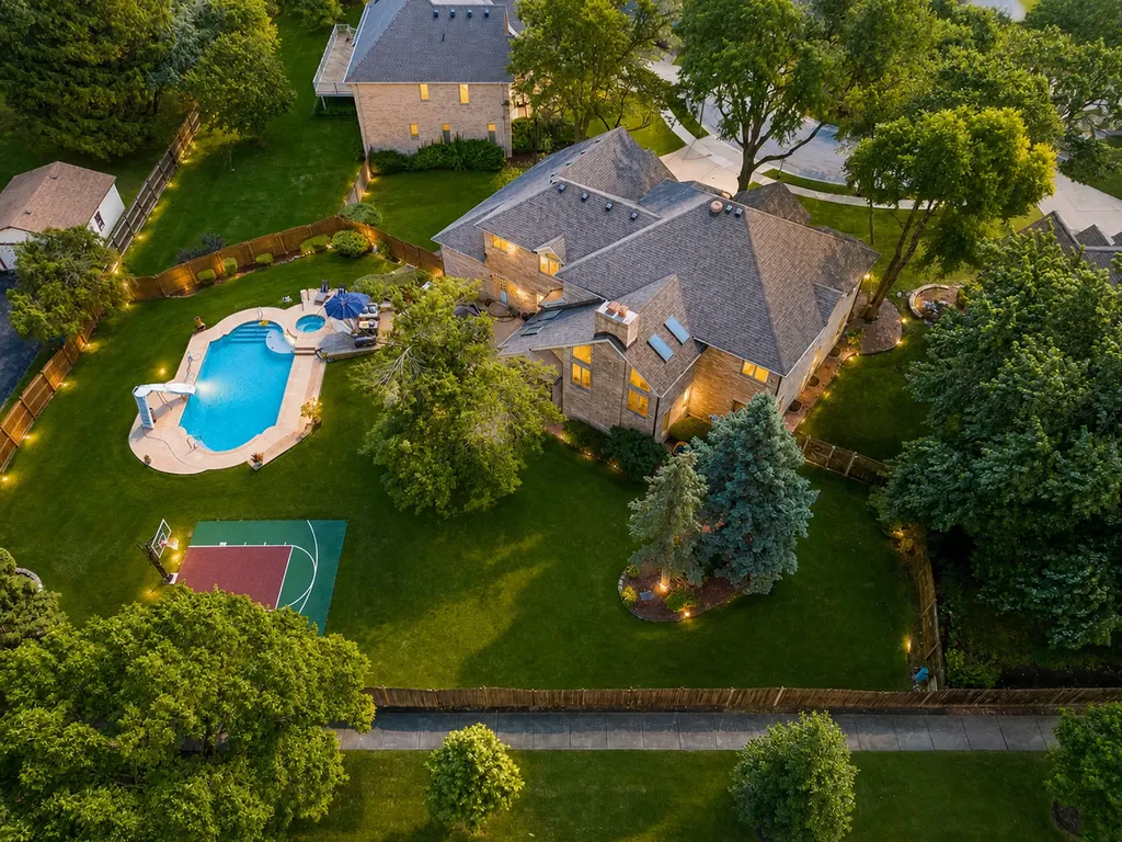 6904 Irish Court Darien IL 60561