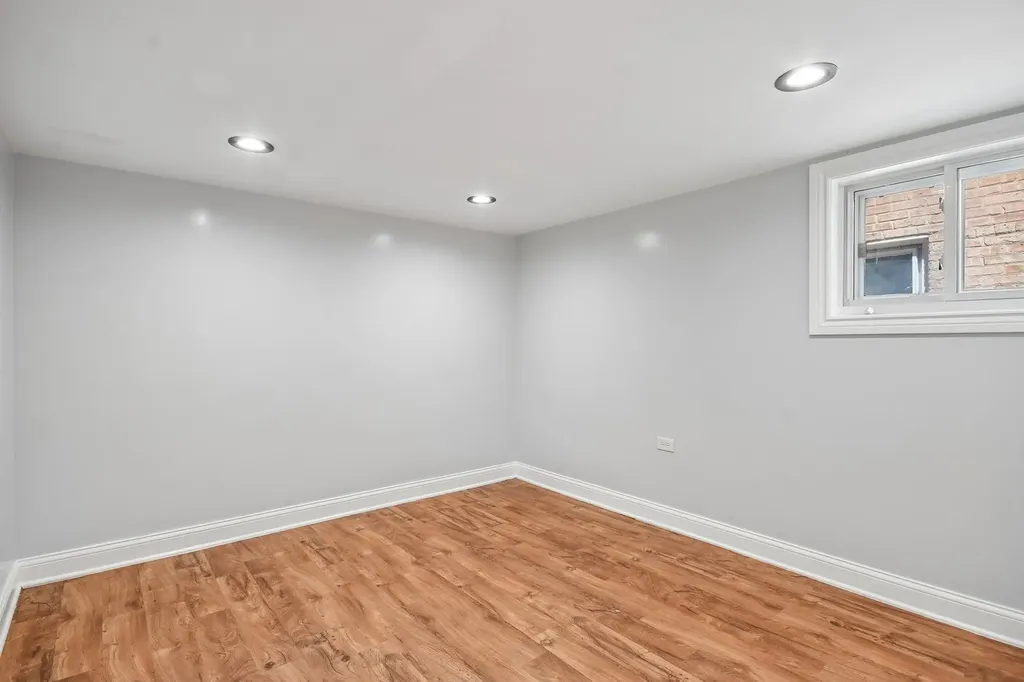 5011 South Kilbourn Avenue Chicago IL 60632