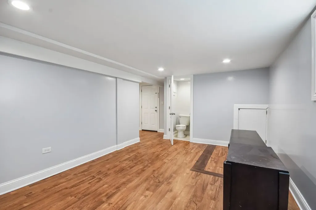5011 South Kilbourn Avenue Chicago IL 60632