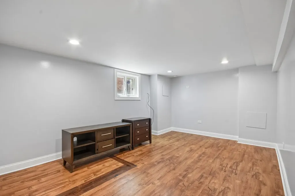 5011 South Kilbourn Avenue Chicago IL 60632