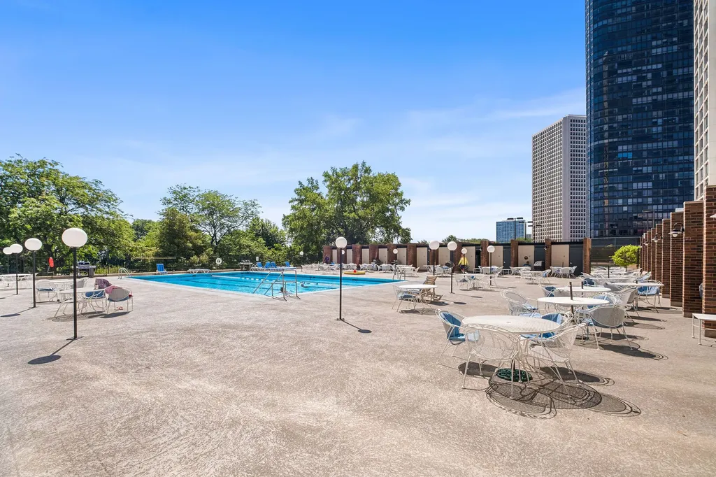 5455 North Sheridan Road Chicago IL 60640
