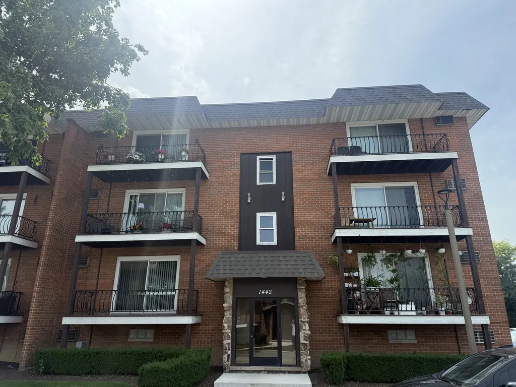 1442 Carriage Lane Westmont IL 60559