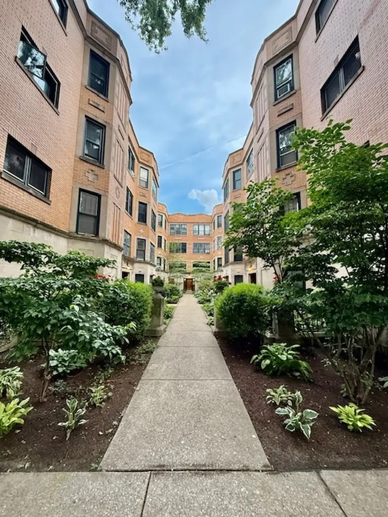 1217 West Granville Avenue Chicago IL 60660