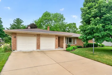 1811 Park Avenue Sycamore IL 60178