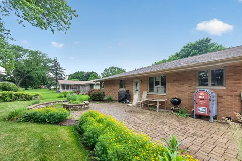 1811 Park Avenue Sycamore IL 60178