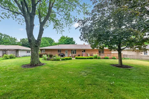 1811 Park Avenue Sycamore IL 60178
