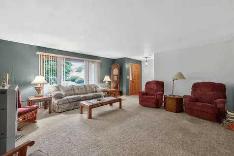 1811 Park Avenue Sycamore IL 60178