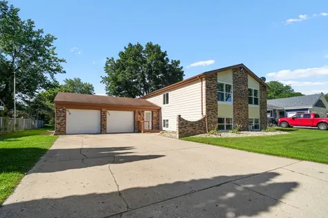 627 Chardonnay Lane Crystal Lake IL 60014
