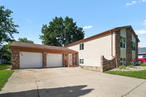 627 Chardonnay Lane Crystal Lake IL 60014