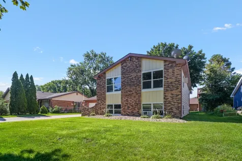 627 Chardonnay Lane Crystal Lake IL 60014