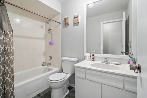 627 Chardonnay Lane Crystal Lake IL 60014