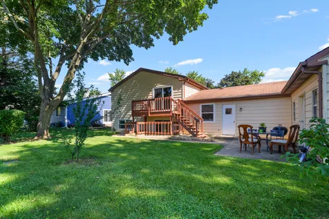 627 Chardonnay Lane Crystal Lake IL 60014