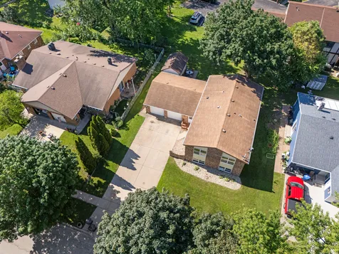 627 Chardonnay Lane Crystal Lake IL 60014