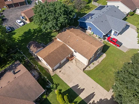 627 Chardonnay Lane Crystal Lake IL 60014