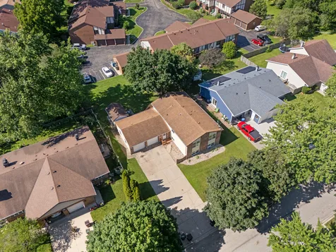 627 Chardonnay Lane Crystal Lake IL 60014