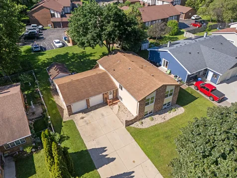 627 Chardonnay Lane Crystal Lake IL 60014