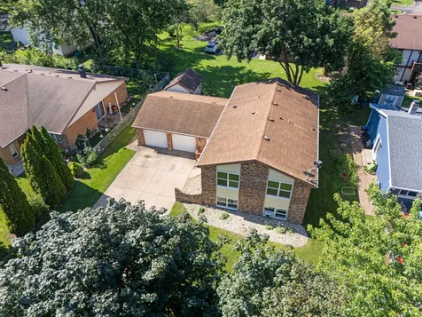 627 Chardonnay Lane Crystal Lake IL 60014
