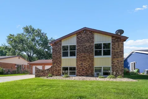 627 Chardonnay Lane Crystal Lake IL 60014