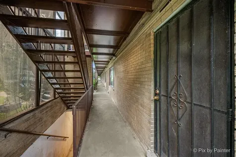 16 King Arthur Court Northlake IL 60164