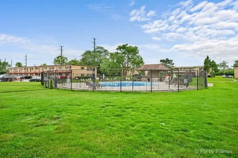 16 King Arthur Court Northlake IL 60164