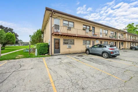 16 King Arthur Court Northlake IL 60164