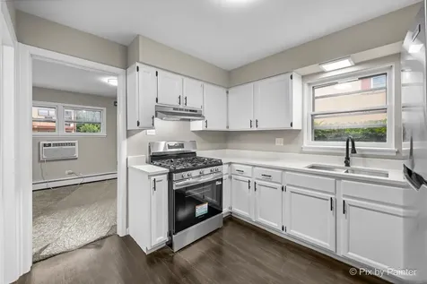 16 King Arthur Court Northlake IL 60164