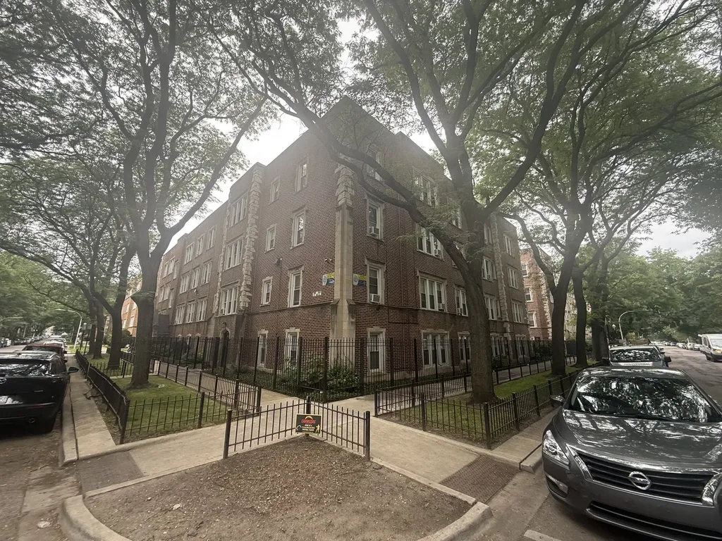 7342 North Damen Avenue Chicago IL 60645