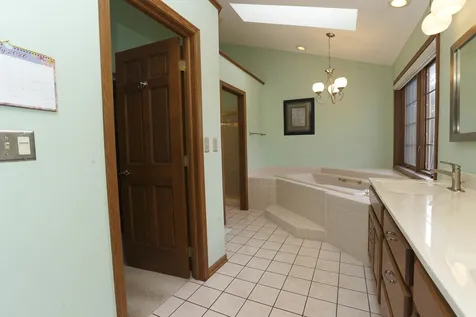 520 Schauer Lane Rockford IL 61107