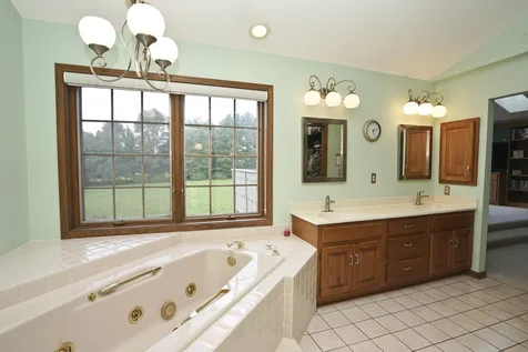 520 Schauer Lane Rockford IL 61107