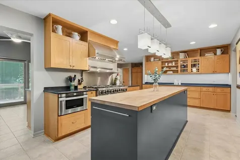 500 Parkview Place Burr Ridge IL 60527