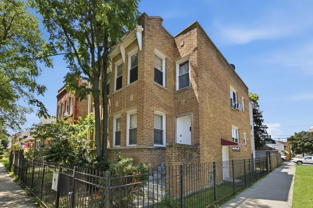 1654 North Austin Avenue Chicago IL 60639