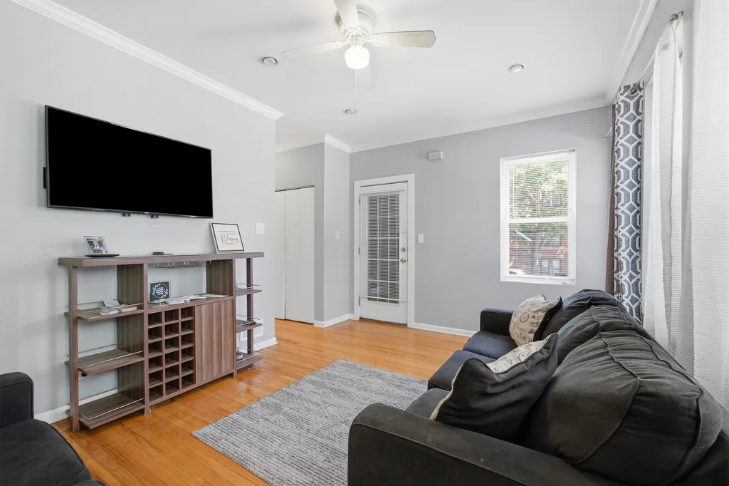 1654 North Austin Avenue Chicago IL 60639