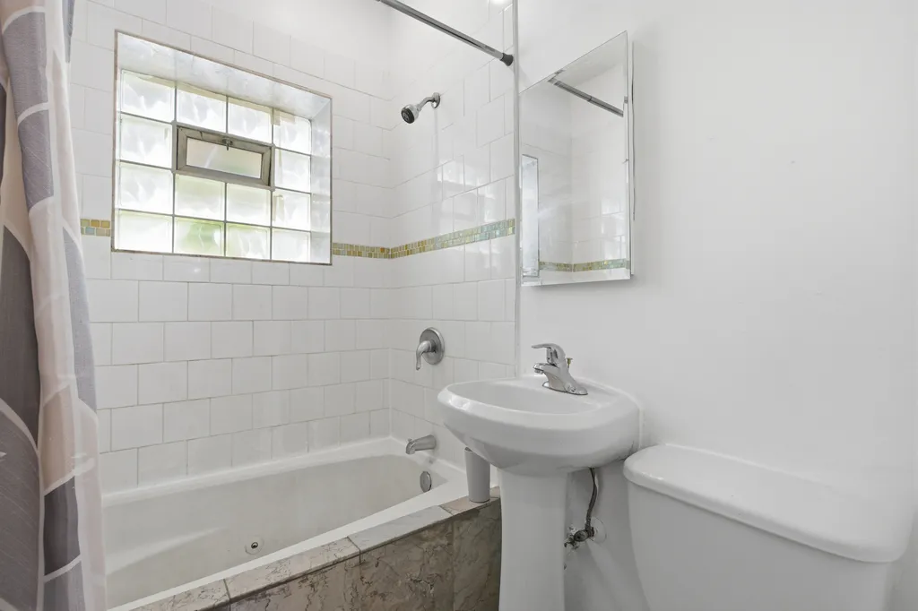 1654 North Austin Avenue Chicago IL 60639