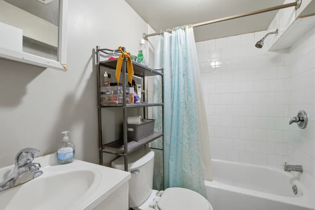 1654 North Austin Avenue Chicago IL 60639