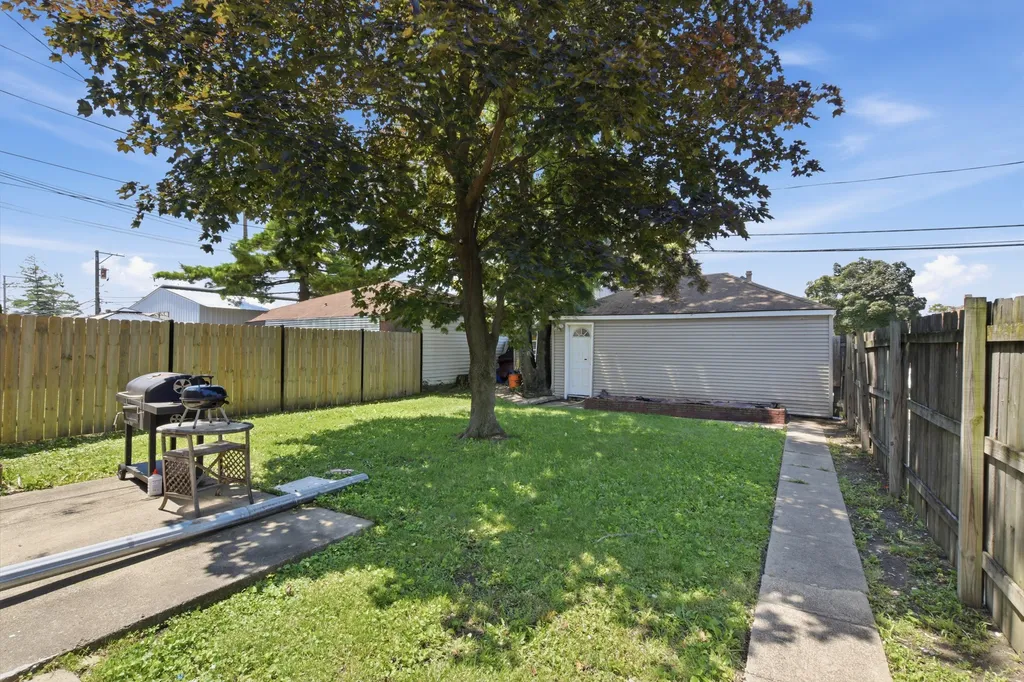 1654 North Austin Avenue Chicago IL 60639