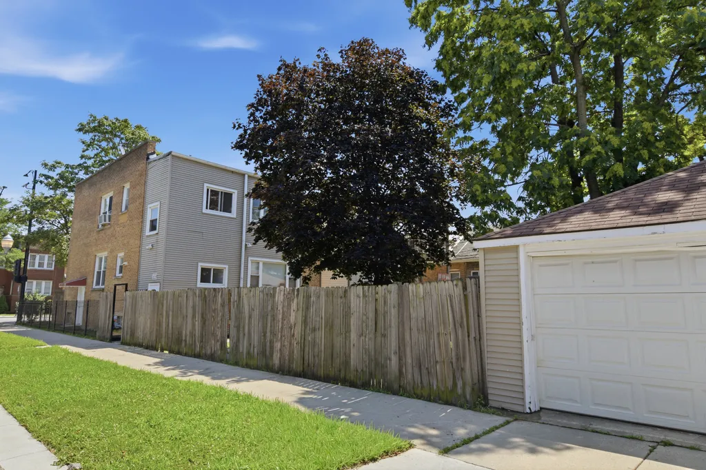 1654 North Austin Avenue Chicago IL 60639