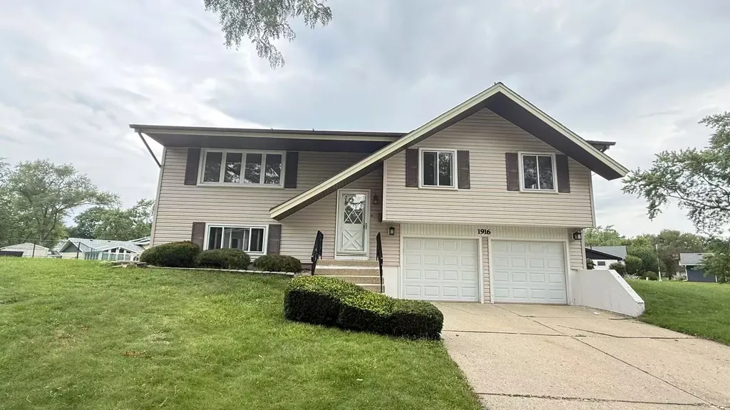 1916 Capital Court Schaumburg IL 60193