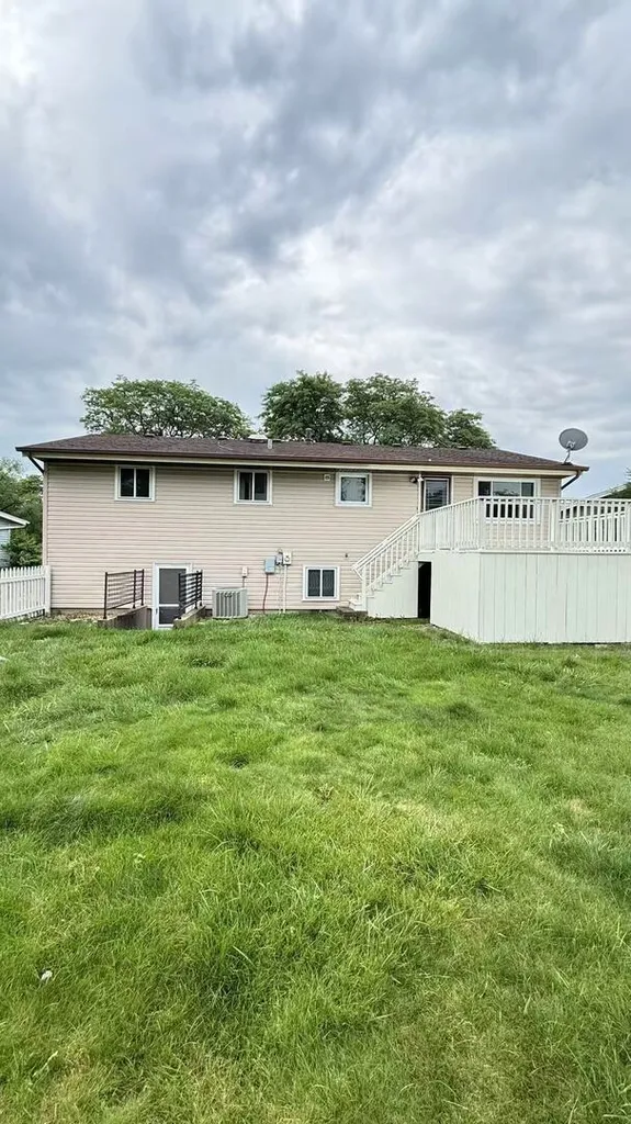 1916 Capital Court Schaumburg IL 60193