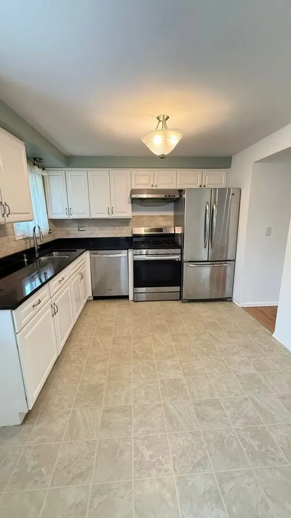 1916 Capital Court Schaumburg IL 60193